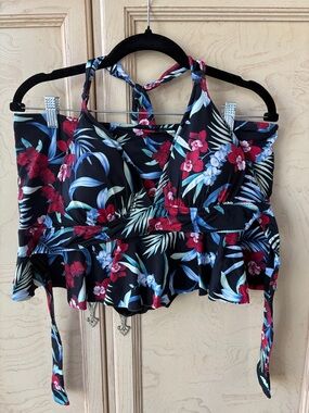 Tommy Bahama Black Floral Swim Suit Skirted Bottom. Top is SZ M, Bottom SZ L